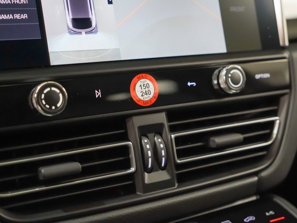 Certified 2025 Porsche Macan image 32