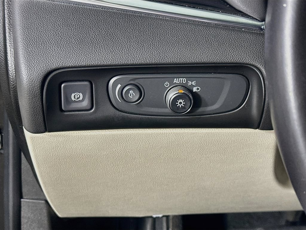 Used 2020 Buick Enclave Premium w/ Sun and Sites Package FWD image 23