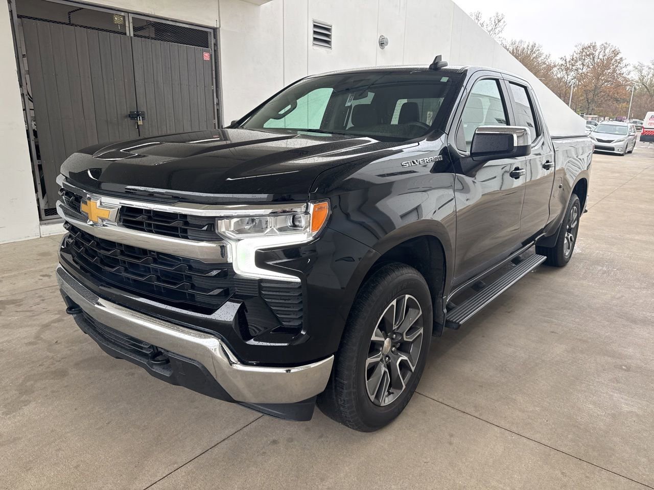Used 2022 Chevrolet Silverado 1500 LT image 1