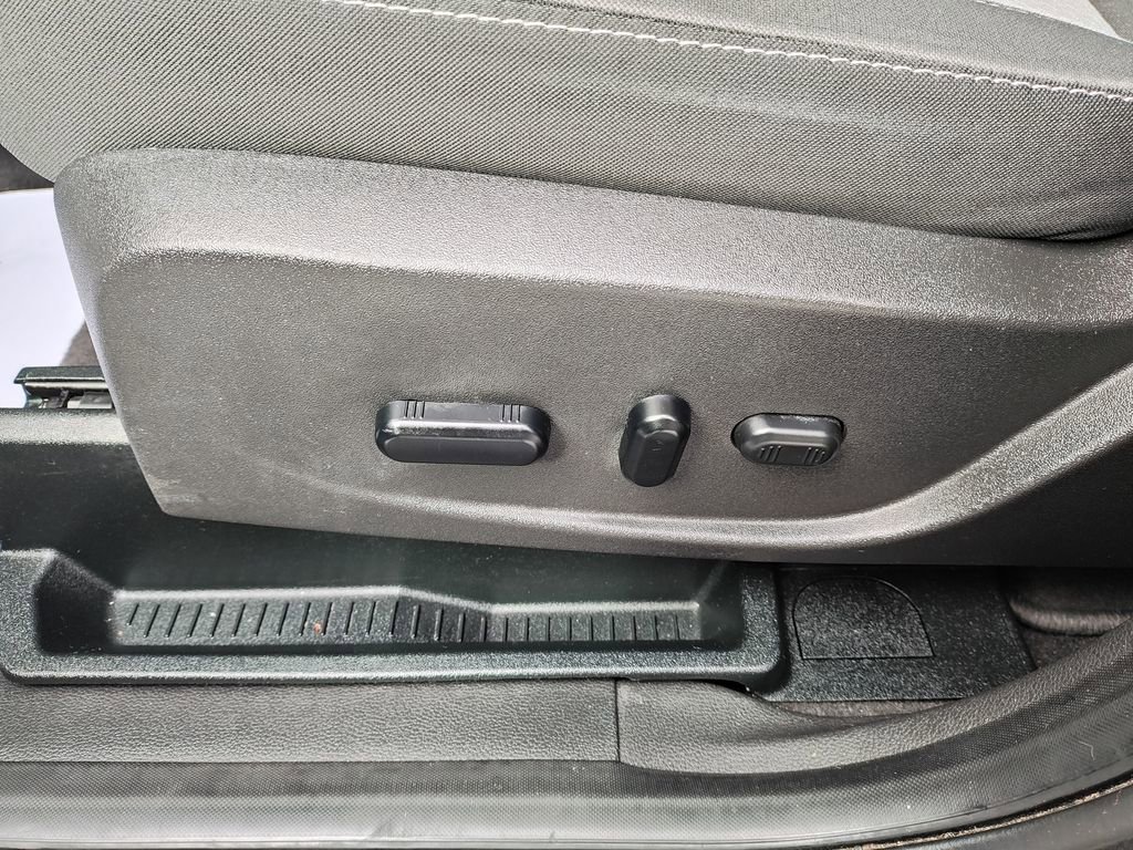 Used 2019 Ford Escape SE image 16