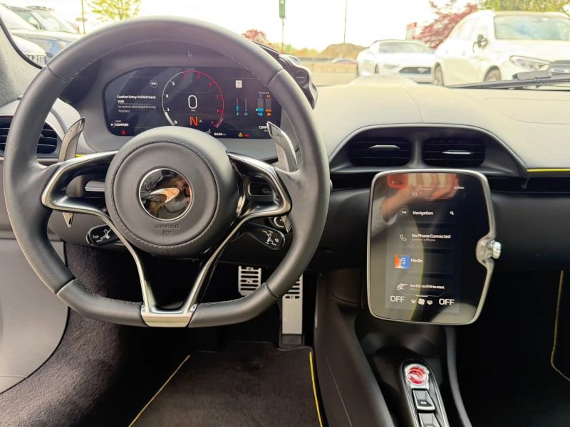 Used 2023 McLaren Artura image 16