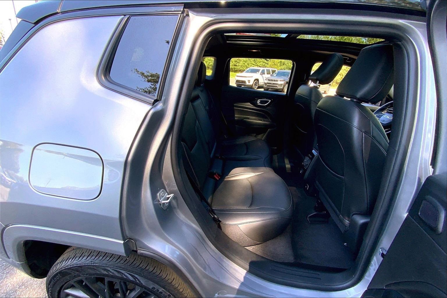 Used 2022 Jeep Compass High Altitude AWD/4WD image 16