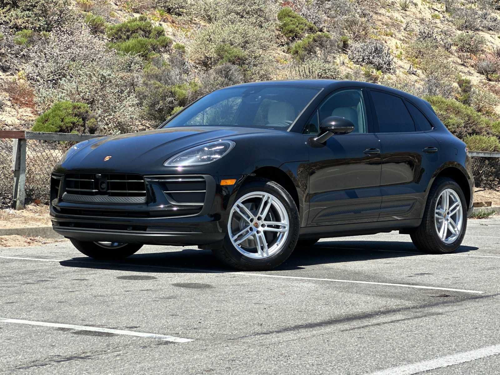 New 2025 Porsche Macan AWD/4WD image 1