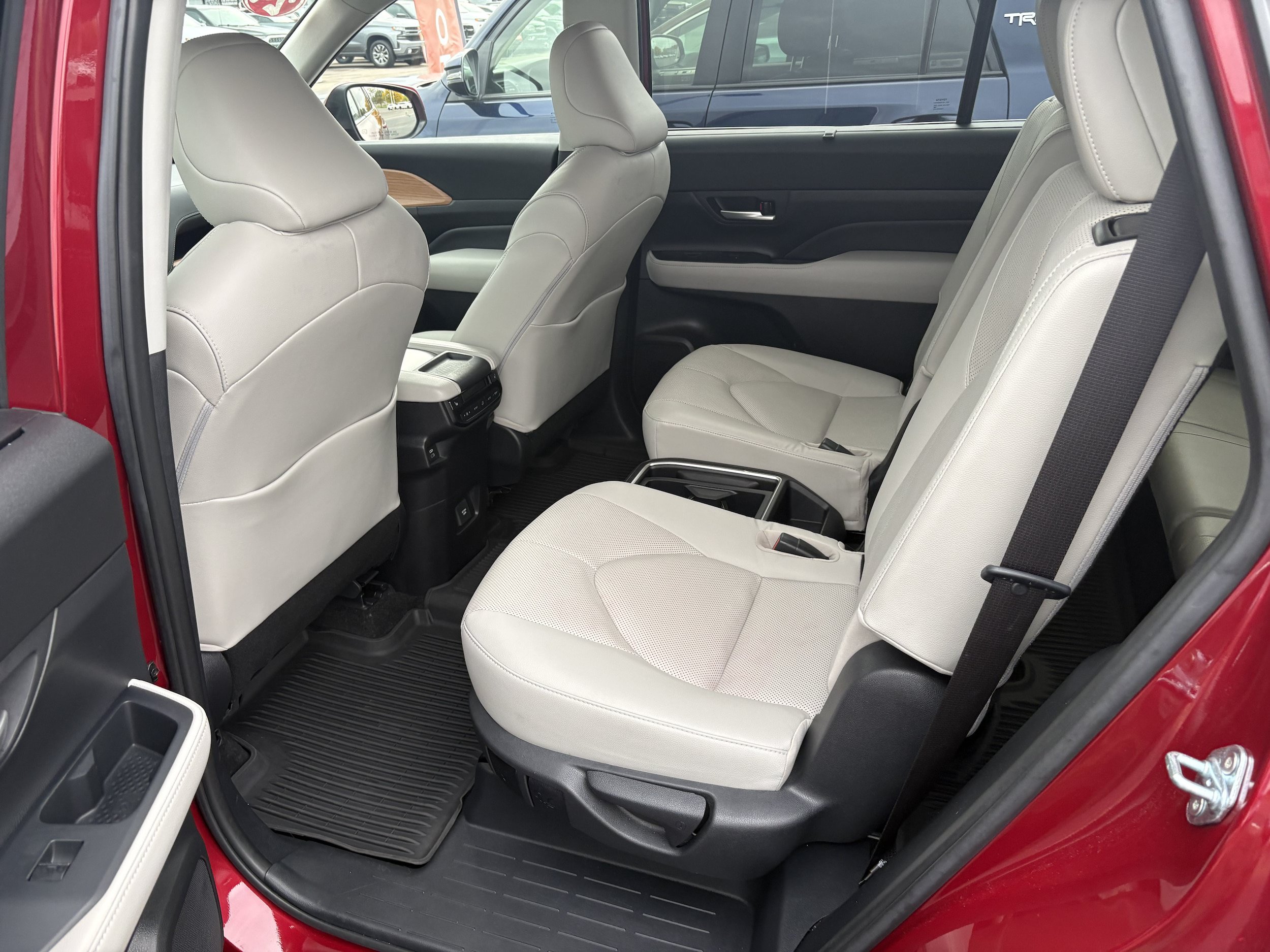 Certified 2024 Toyota Grand Highlander AWD image 7