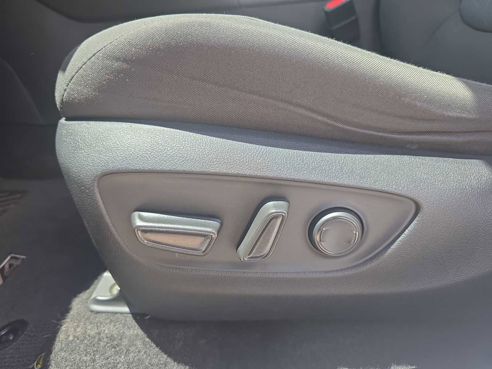 Used 2023 Toyota RAV4 XLE AWD/4WD image 15