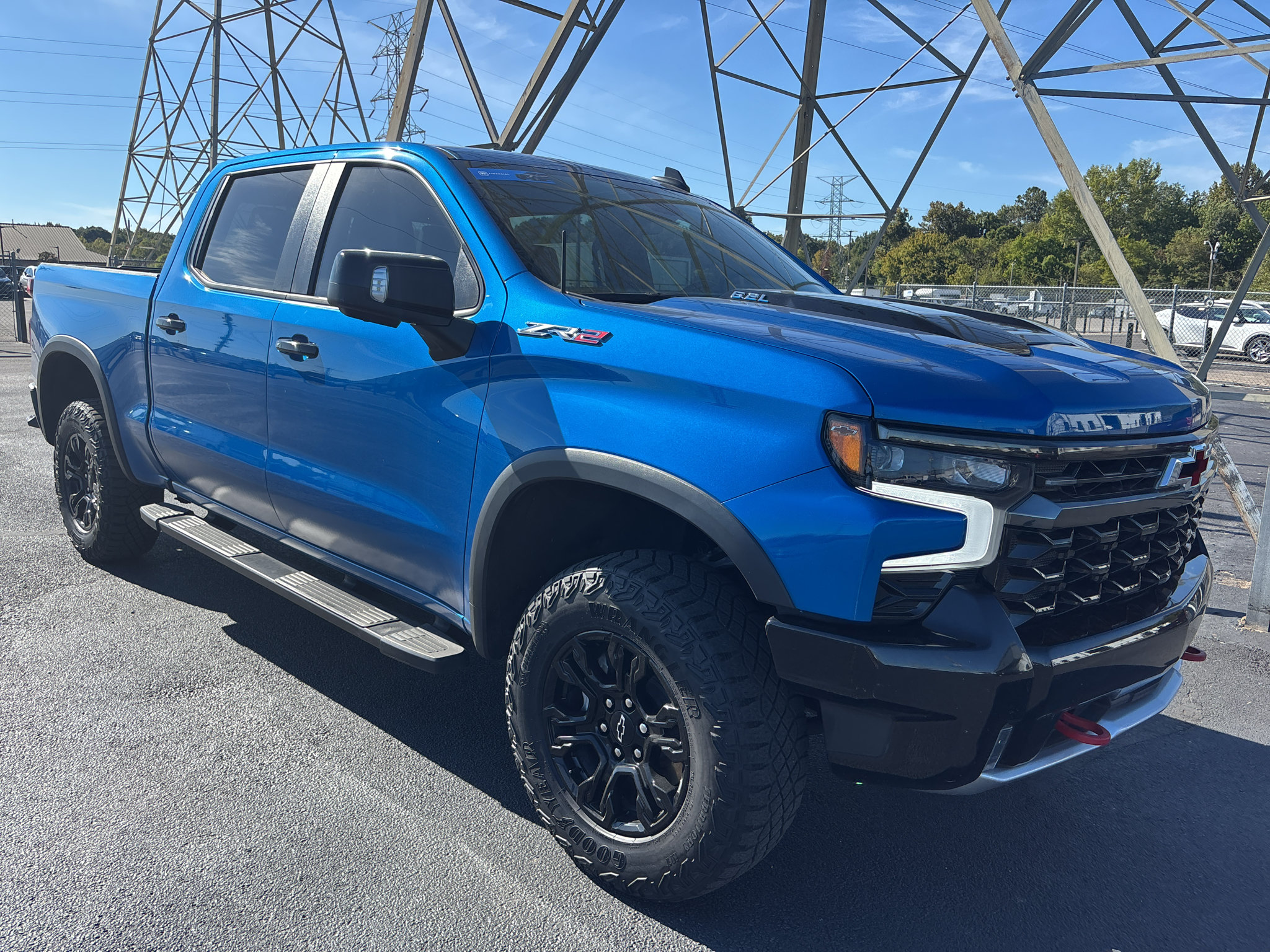 Used 2023 Chevrolet Silverado 1500 ZR2 w/ Technology Package AWD/4WD image 1