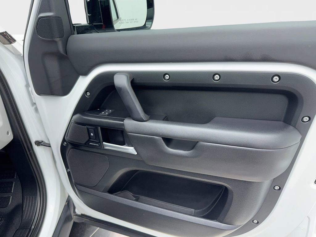 Used 2025 Land Rover Defender 110 S image 41