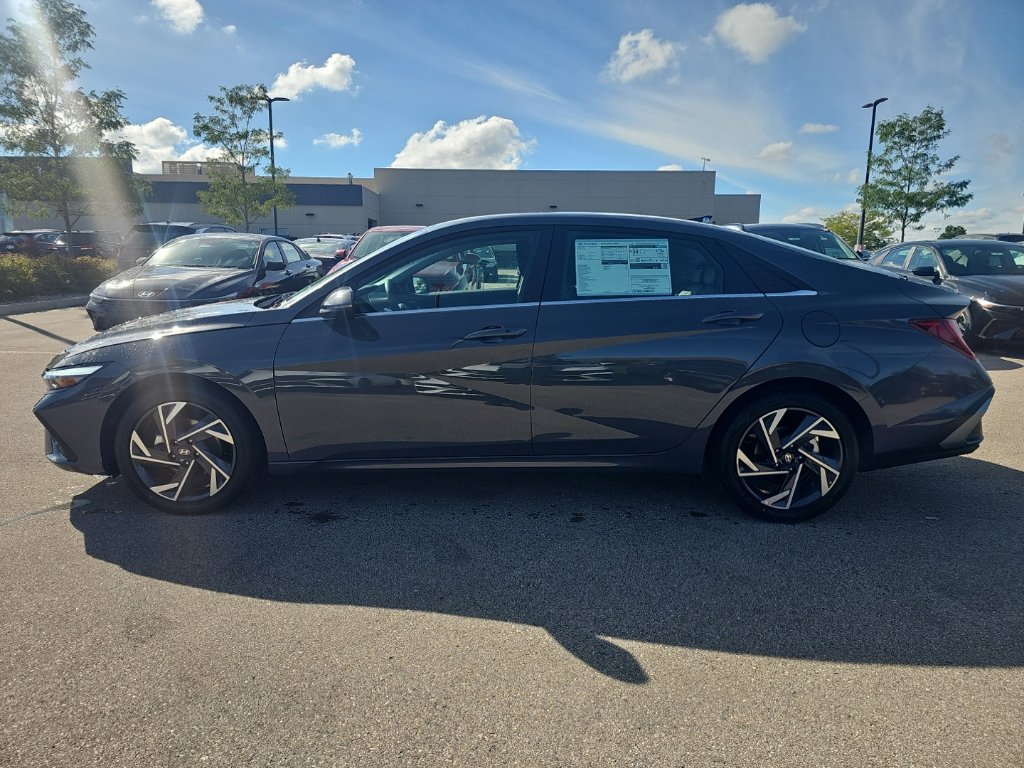 New 2026 Hyundai Elantra Limited FWD image 2