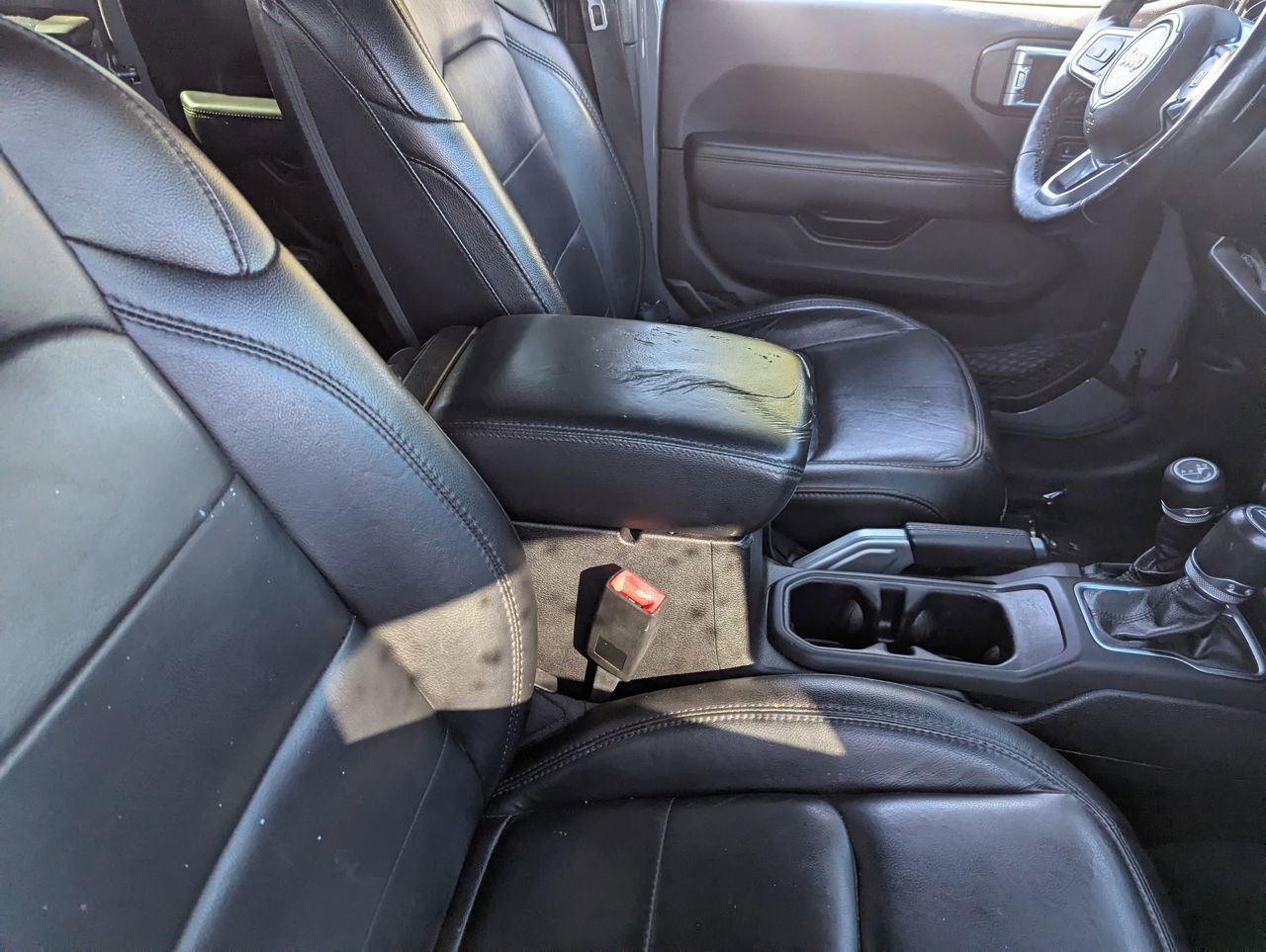 Used 2019 Jeep Wrangler Unlimited Sahara image 11