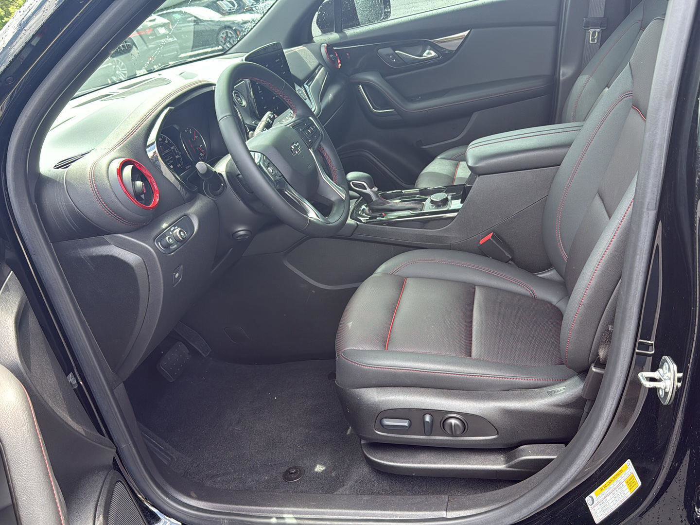 Used 2025 Chevrolet Blazer RS w/ Driver Confidence II Package FWD image 11