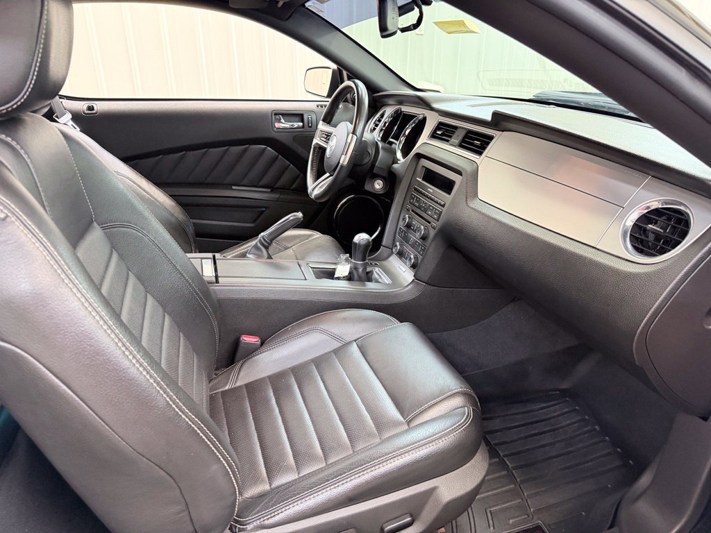 Used 2010 Ford Mustang GT RWD image 27