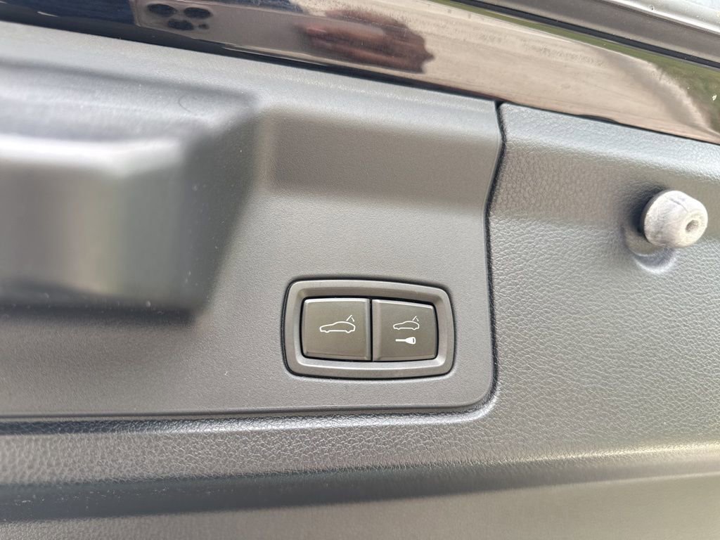 Used 2015 Porsche Panamera GTS AWD/4WD image 25