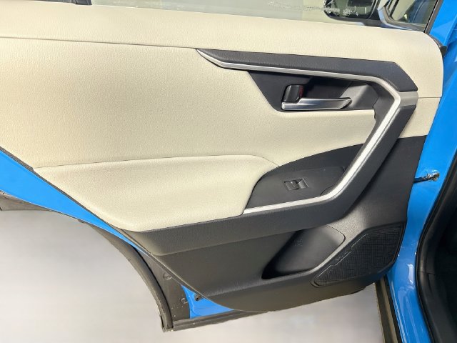 Used 2019 Toyota RAV4 XLE w/ Convenience Package FWD image 25