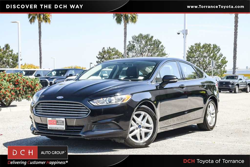 Used 2016 Ford Fusion SE FWD image 1