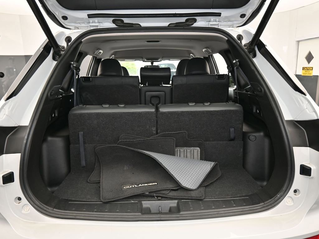 Used 2023 Mitsubishi Outlander SE image 42