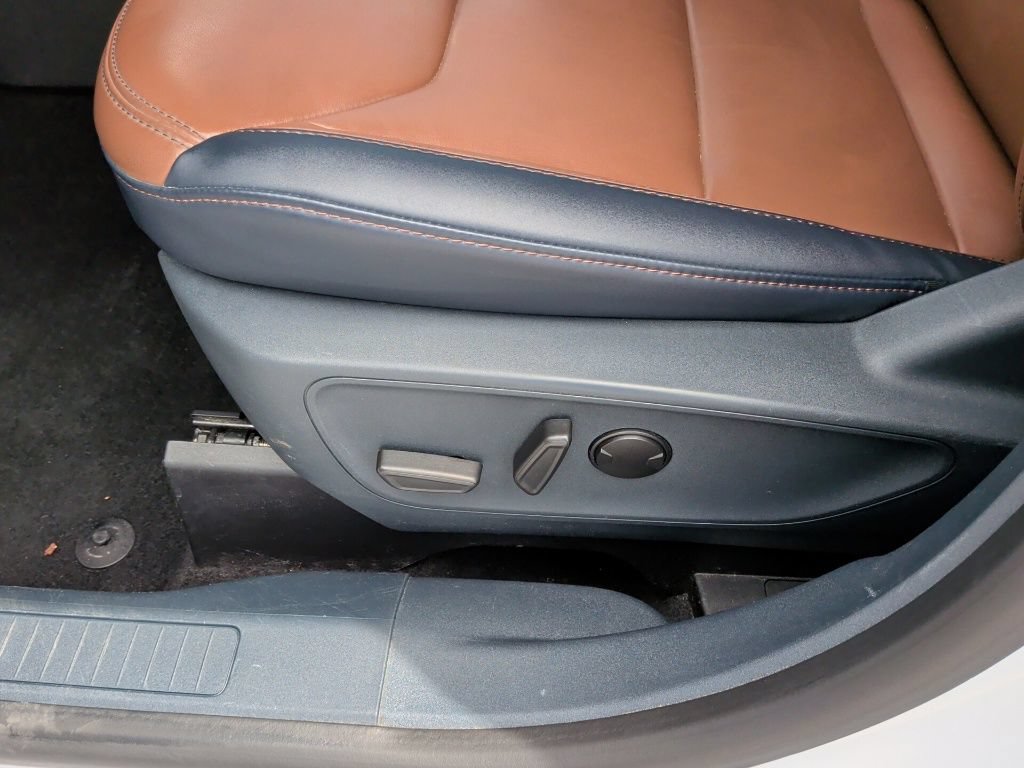 Used 2022 Ford Maverick Lariat FWD image 13