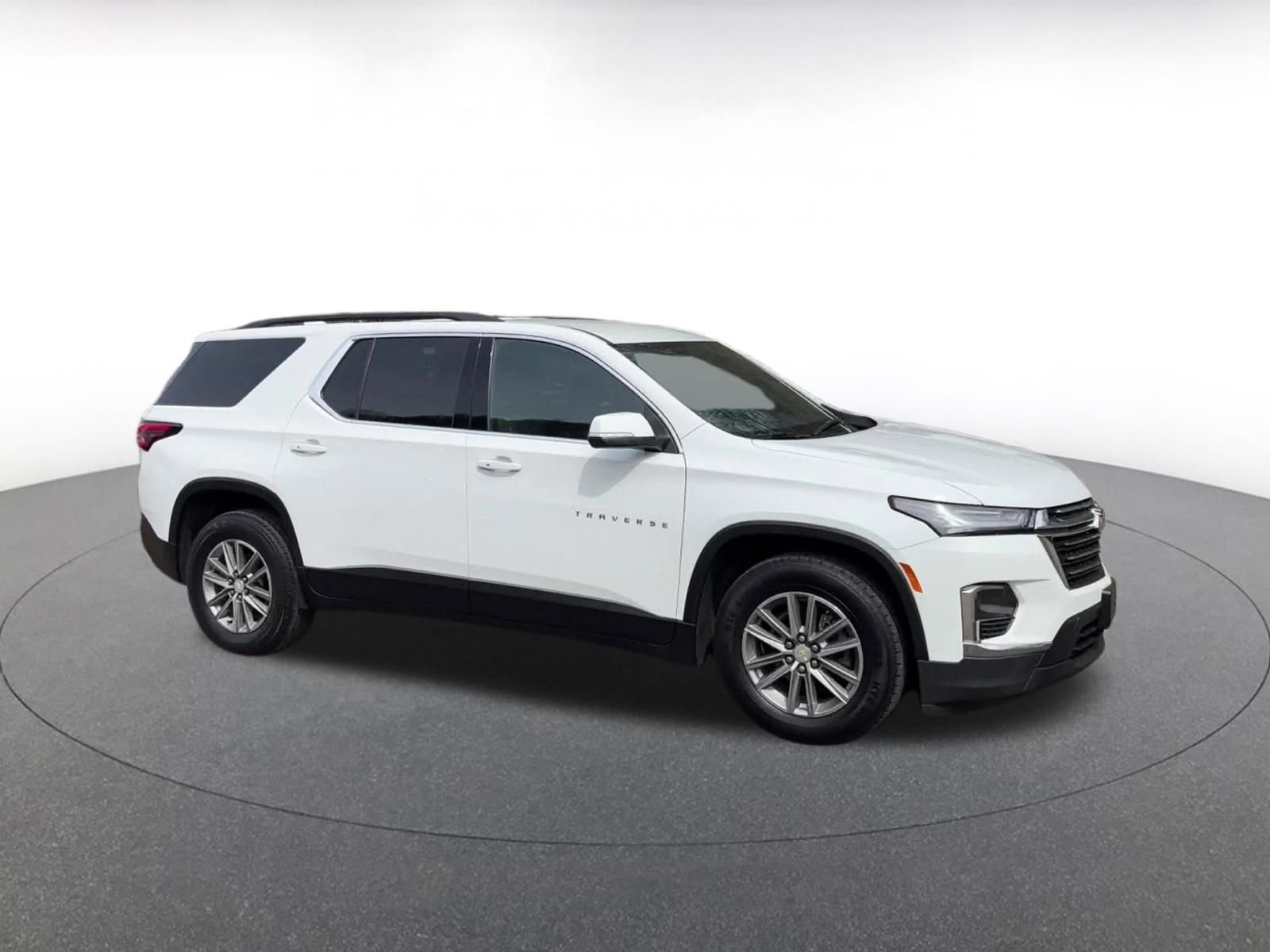 Used 2023 Chevrolet Traverse LT AWD/4WD image 2