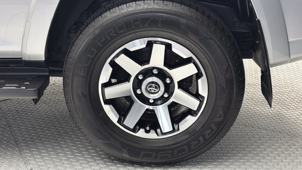 Used 2019 Toyota 4Runner TRD Off-Road AWD/4WD image 6
