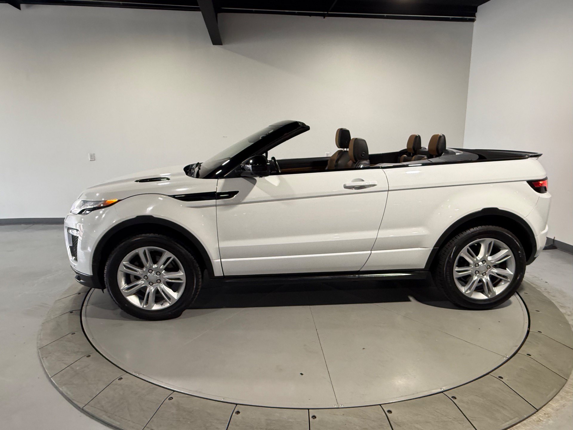 Used 2017 Land Rover Range Rover Evoque HSE Dynamic AWD/4WD image 10