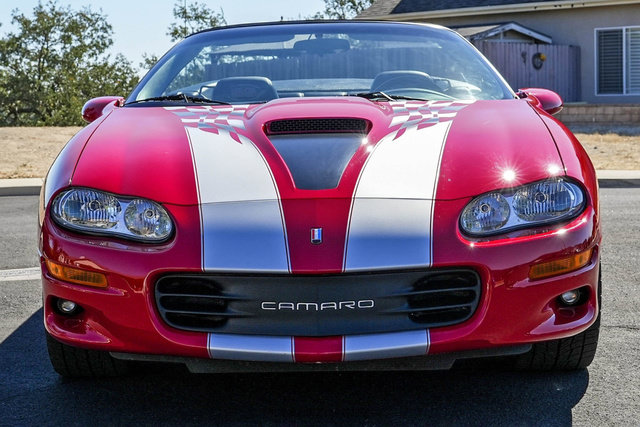Used 2002 Chevrolet Camaro Z28 w/ SS Performance/Appearance Pkg RWD image 13