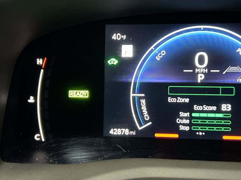 Used 2025 Toyota Camry SE image 13