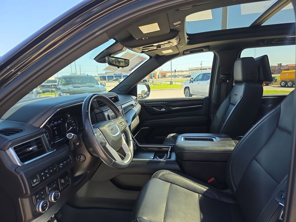 Used 2021 GMC Yukon XL Denali w/ Denali Ultimate Package image 7