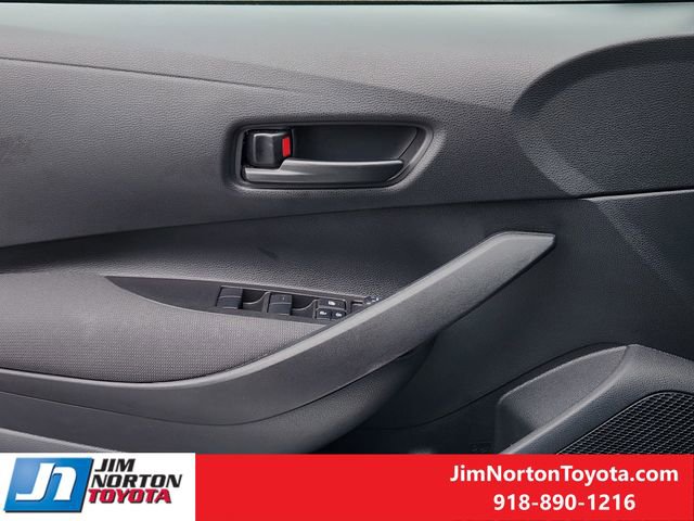 Used 2025 Toyota Corolla LE FWD image 24