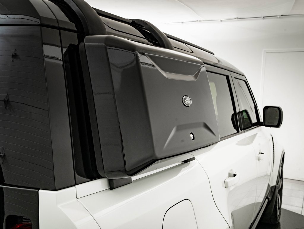 Used 2023 Land Rover Defender 110 X-Dynamic SE image 23