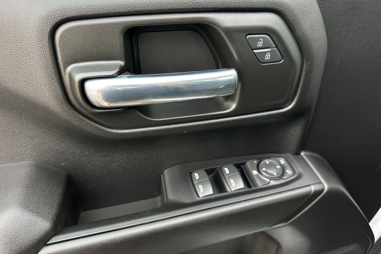 Used 2024 Chevrolet Silverado 1500 Custom image 11