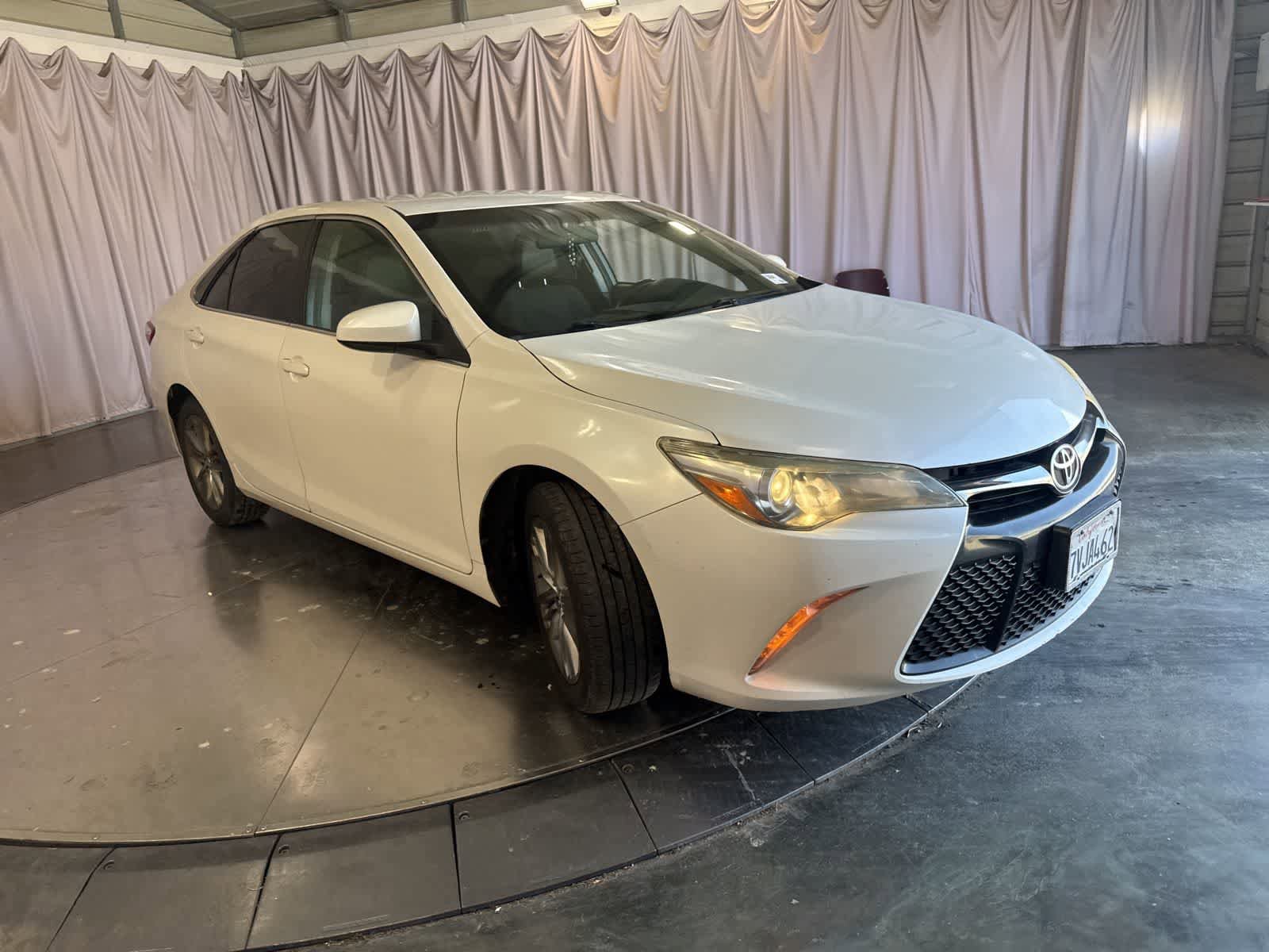 Used 2017 Toyota Camry SE FWD image 3