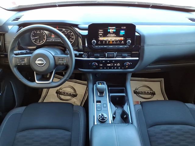 Used 2024 Nissan Pathfinder SV AWD/4WD image 18