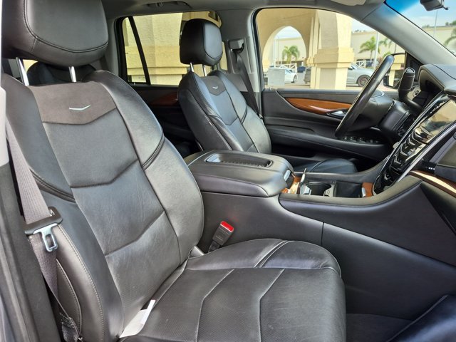 Used 2020 Cadillac Escalade Luxury w/ Escalade Sport Edition AWD/4WD image 22