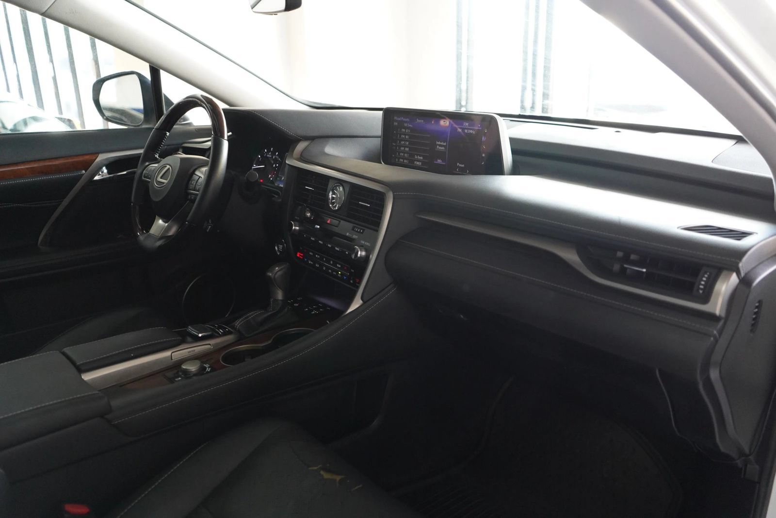 Used 2019 Lexus RX 350L FWD image 15