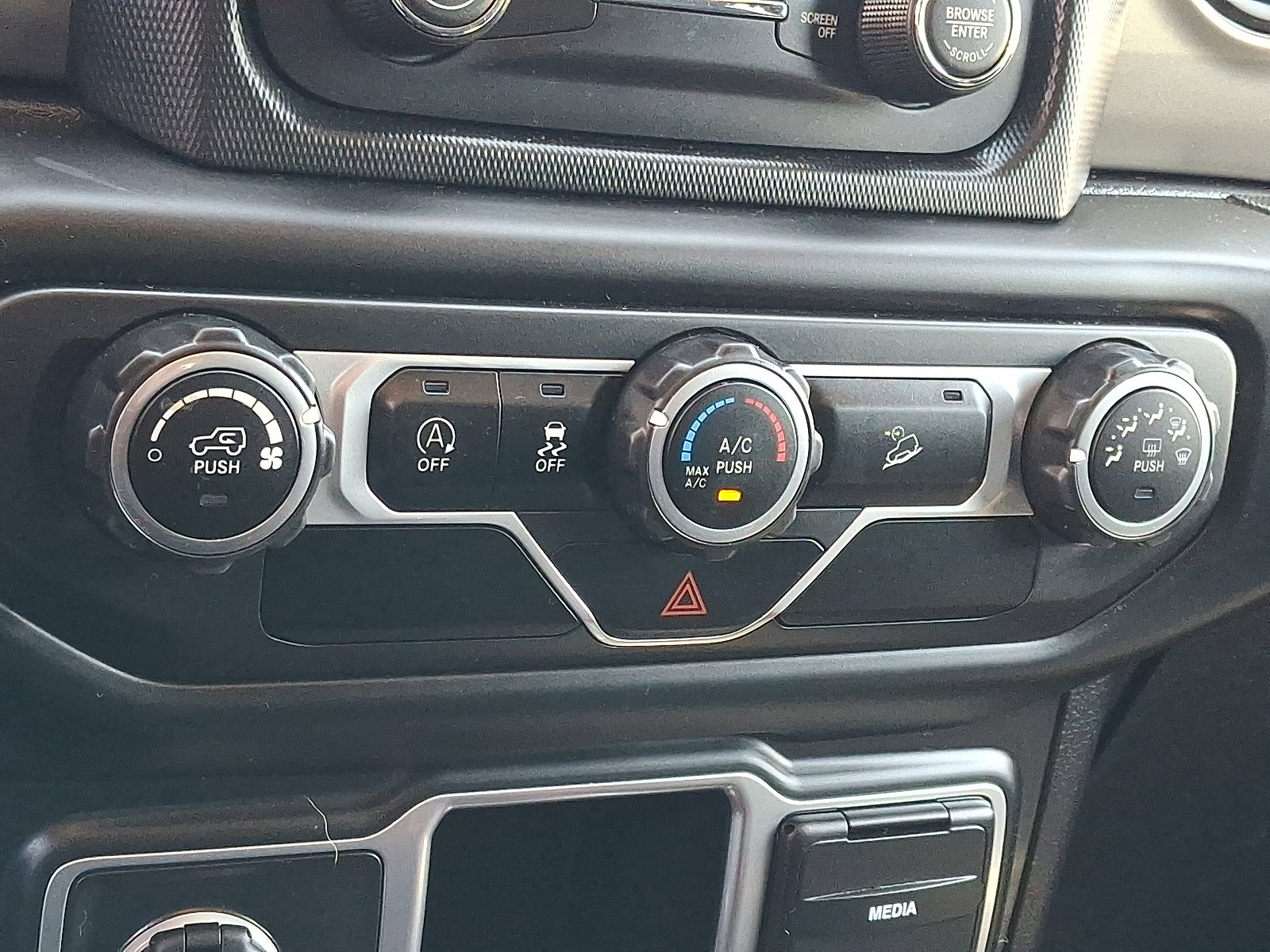 Used 2018 Jeep Wrangler Unlimited Sport AWD/4WD image 16