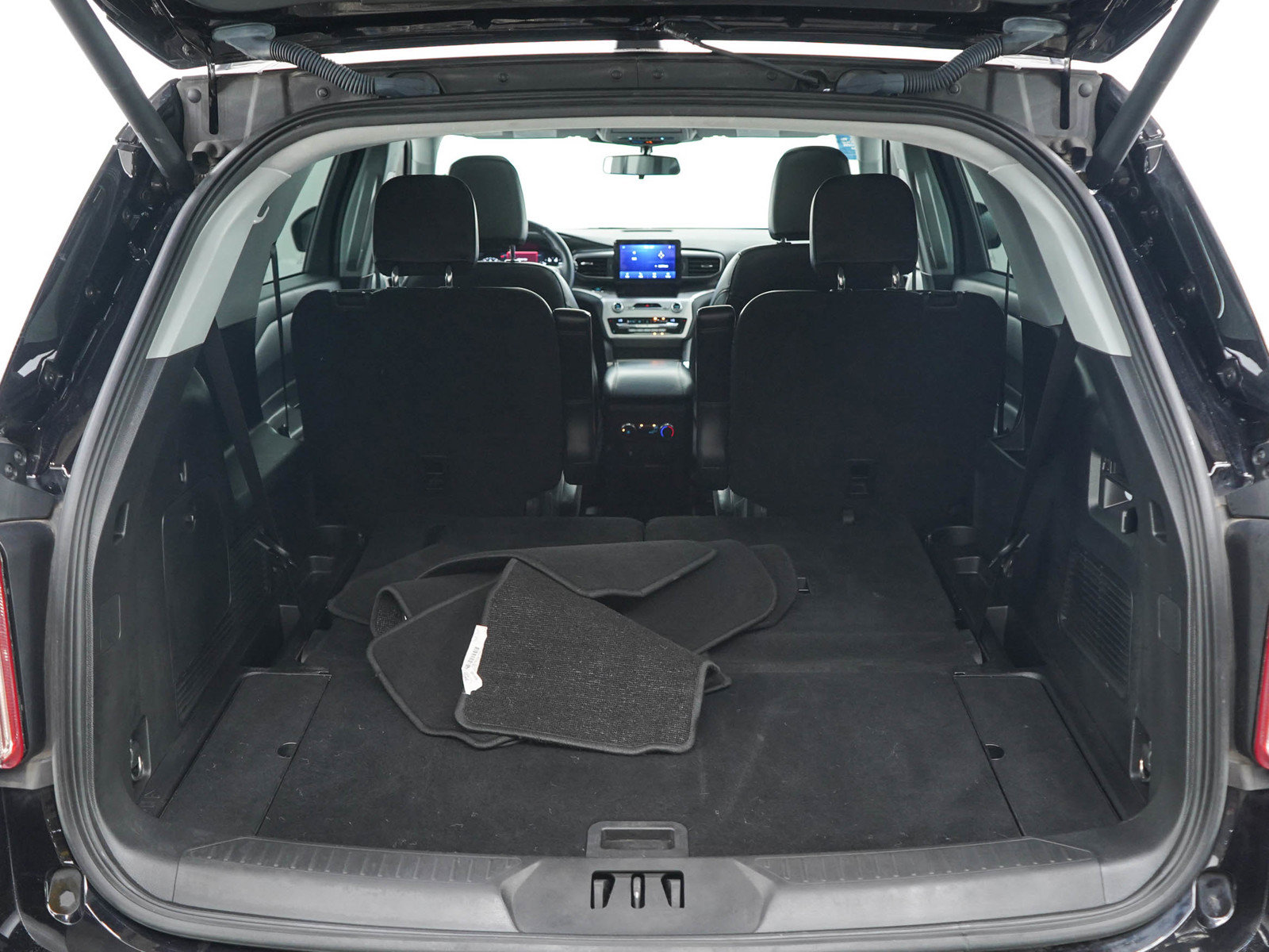 Used 2021 Ford Explorer XLT w/ Equipment Group 202A AWD/4WD image 17