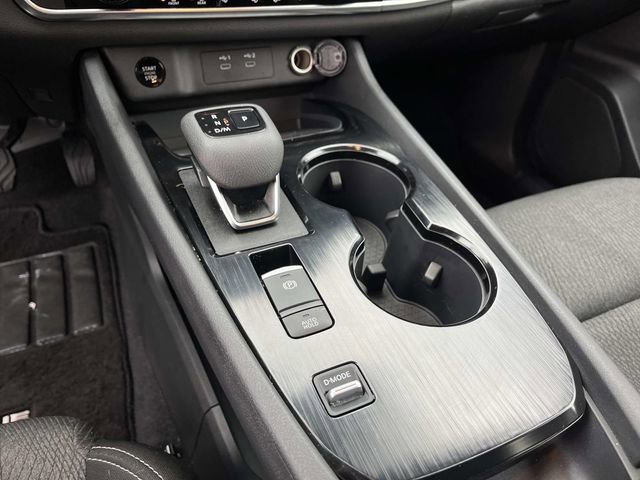 Used 2025 Nissan Rogue SV image 32