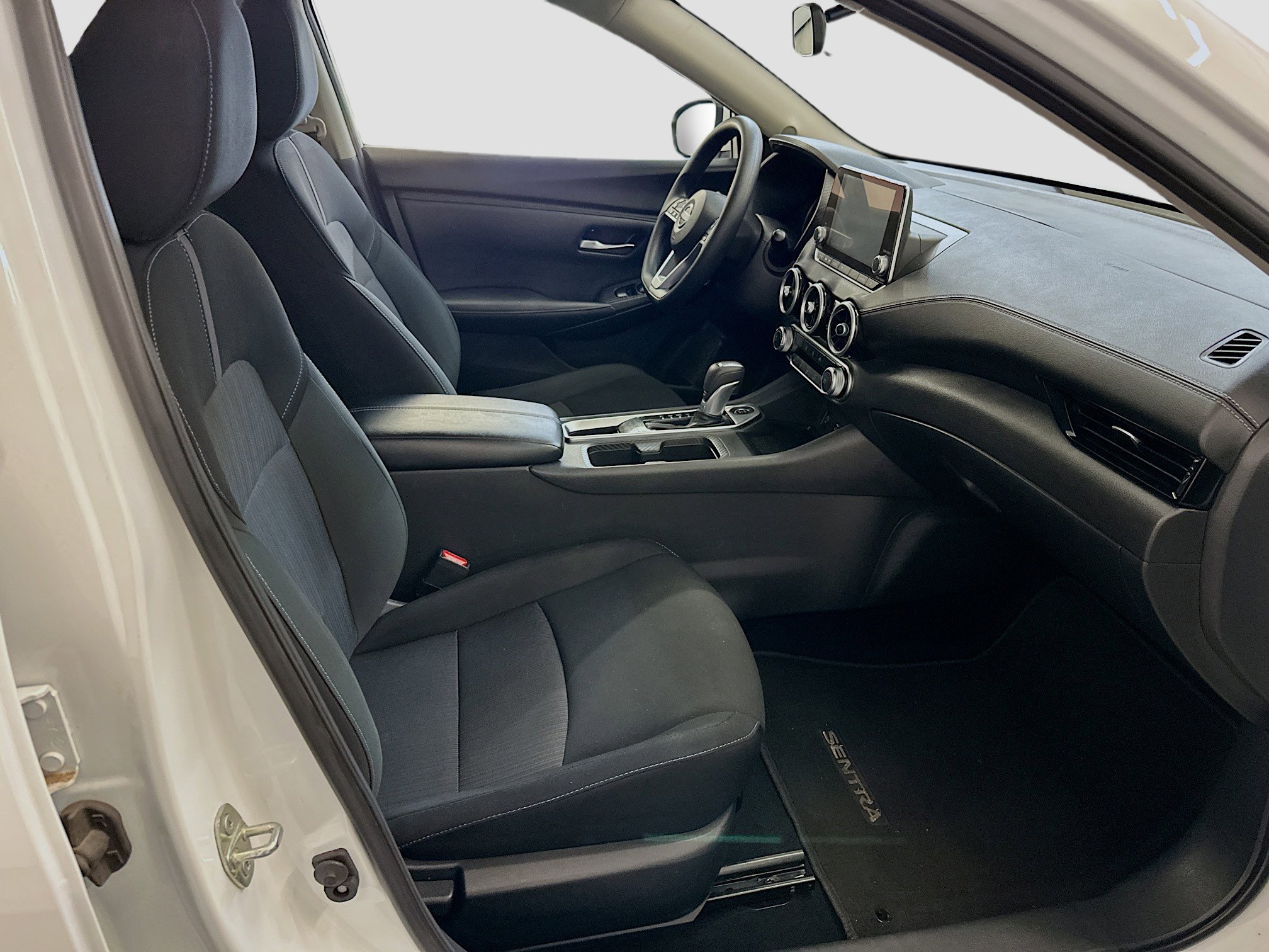 Used 2025 Nissan Sentra SV image 31
