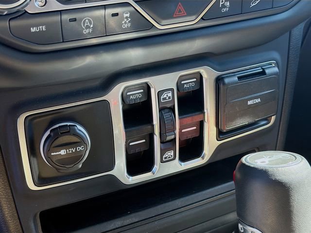 Used 2019 Jeep Wrangler Unlimited Sahara image 21