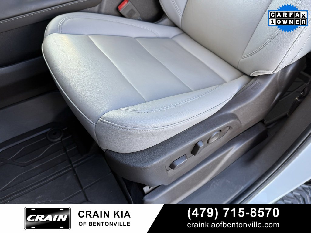 Used 2024 Chevrolet Tahoe Z71 w/ Luxury Package image 25