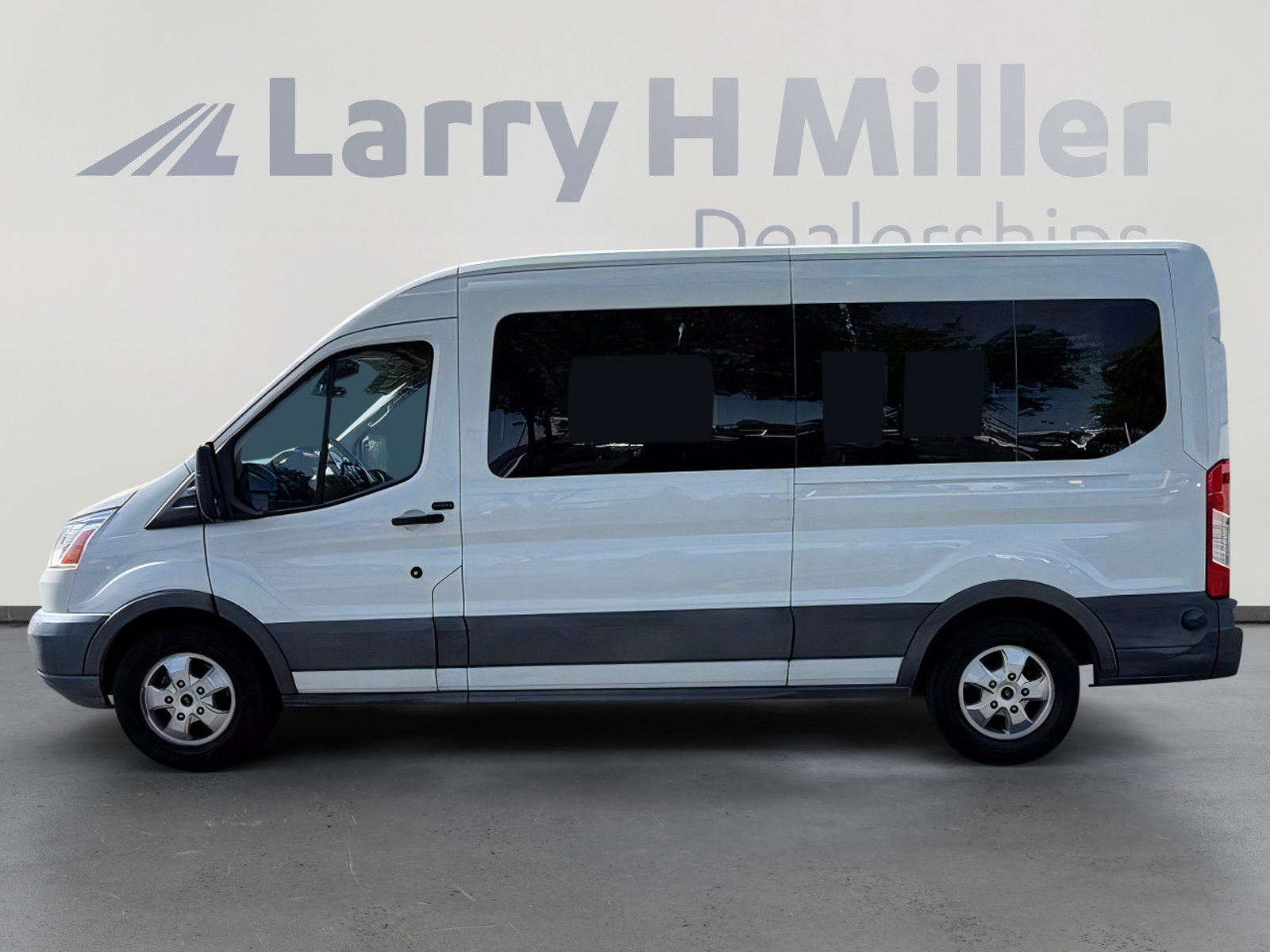 Used 2017 Ford Transit 350 XLT RWD image 2
