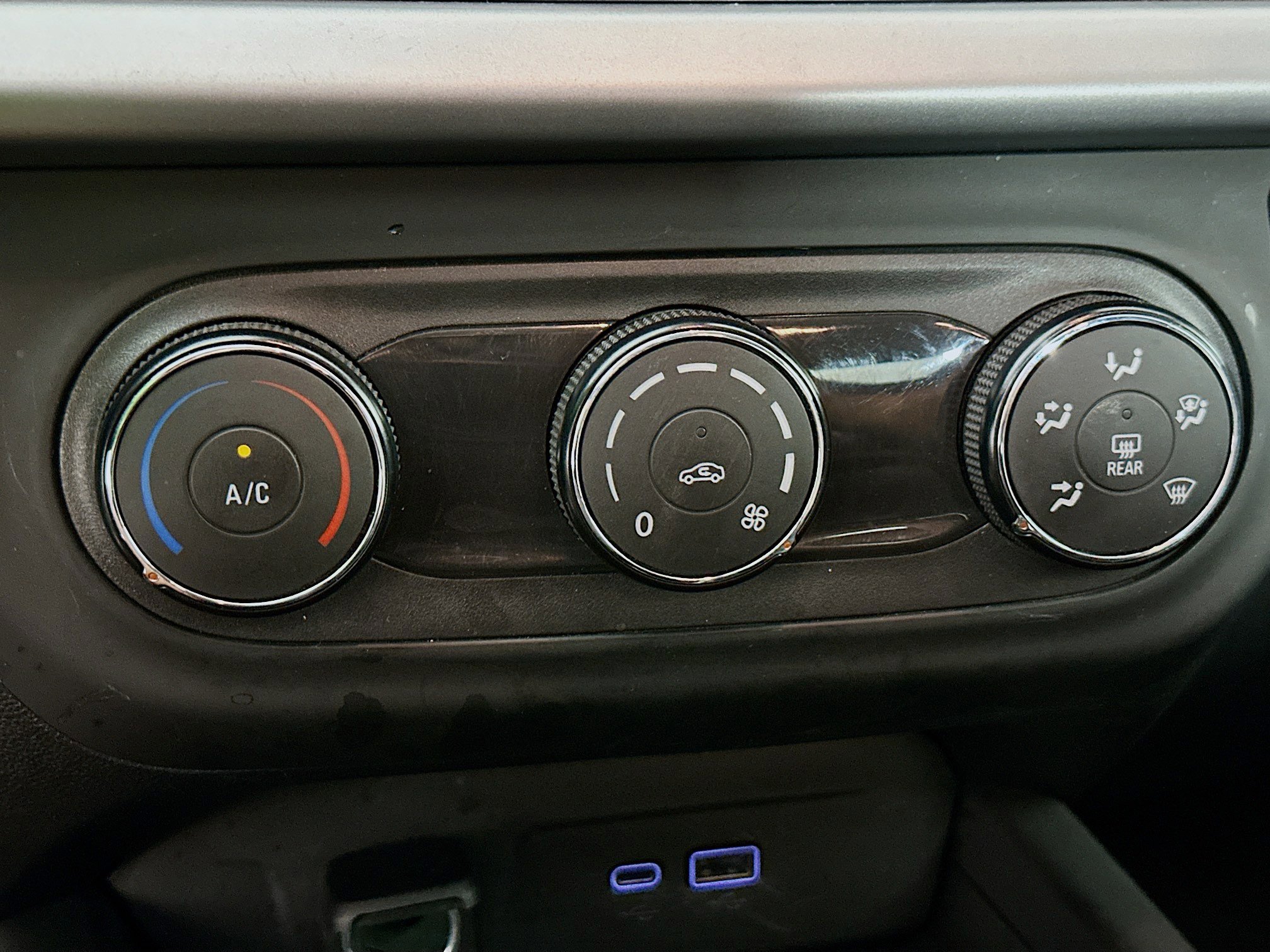 Used 2025 Chevrolet Trax LS image 22