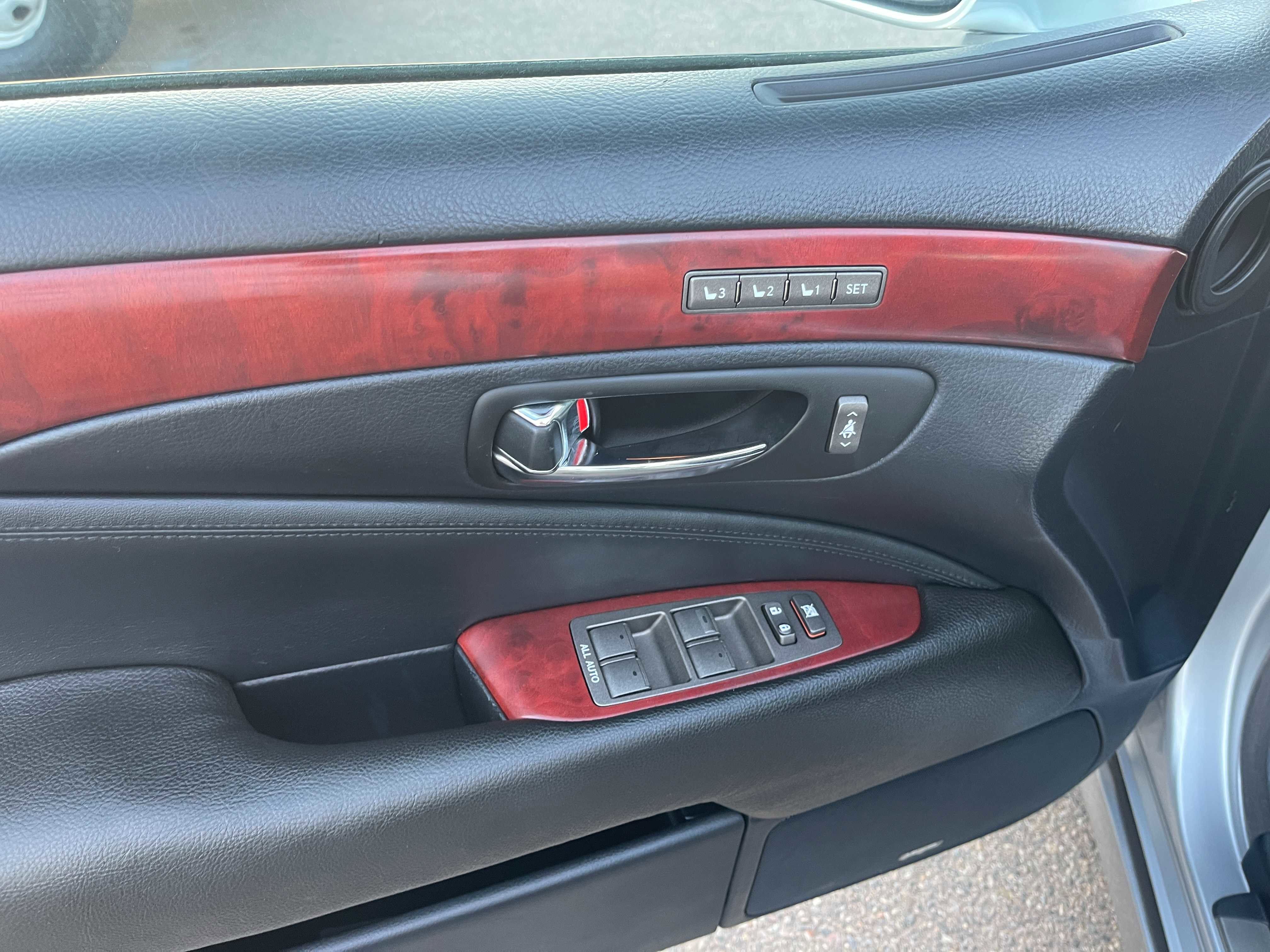 Used 2011 Lexus LS 460 w/ Comfort Pkg image 18