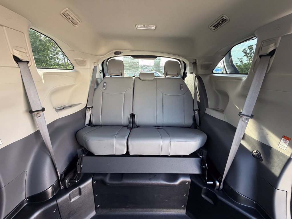 Used 2023 Toyota Sienna XLE w/ XLE Plus Package FWD image 25