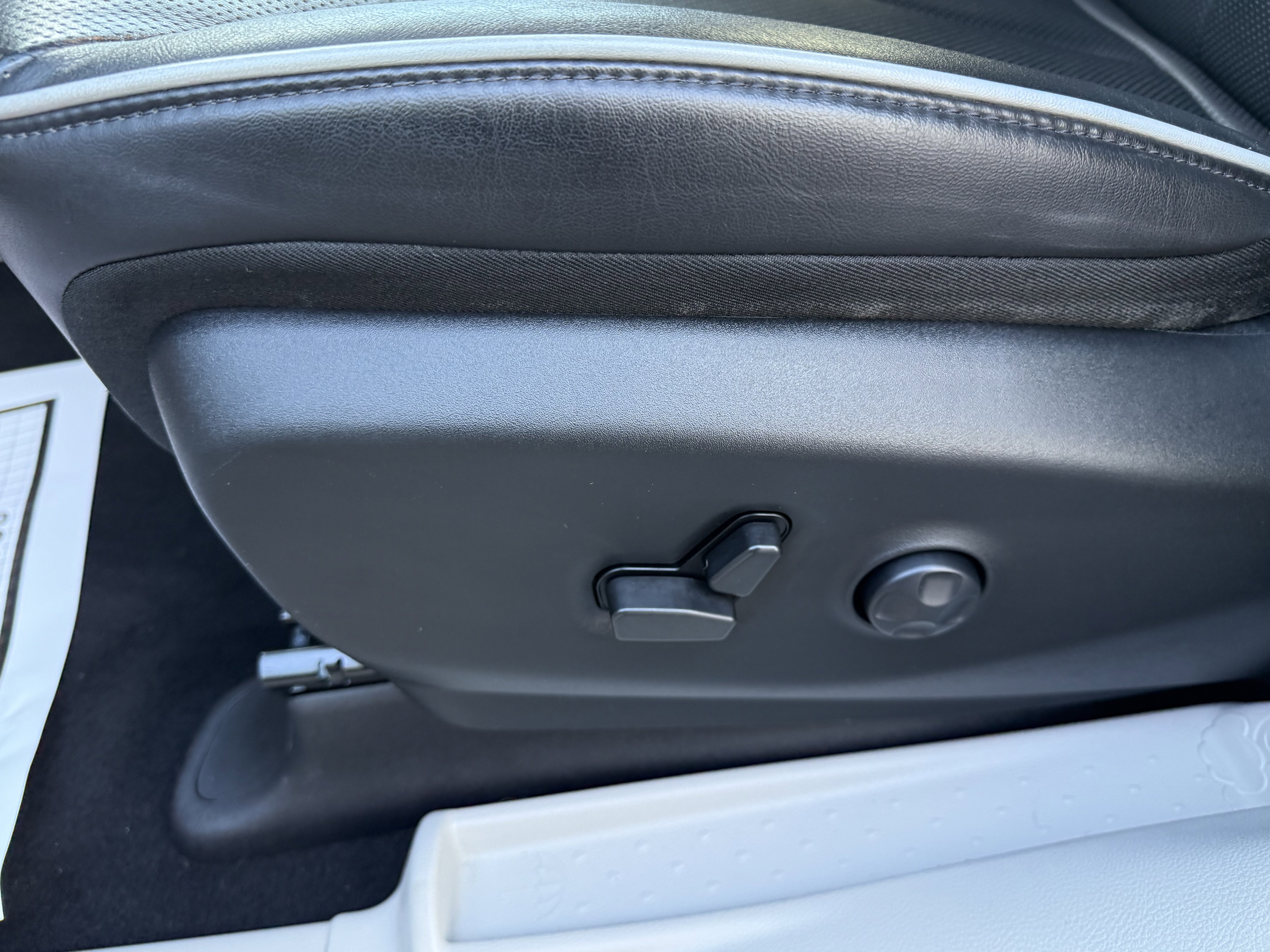 Used 2023 Chrysler Pacifica Limited image 21