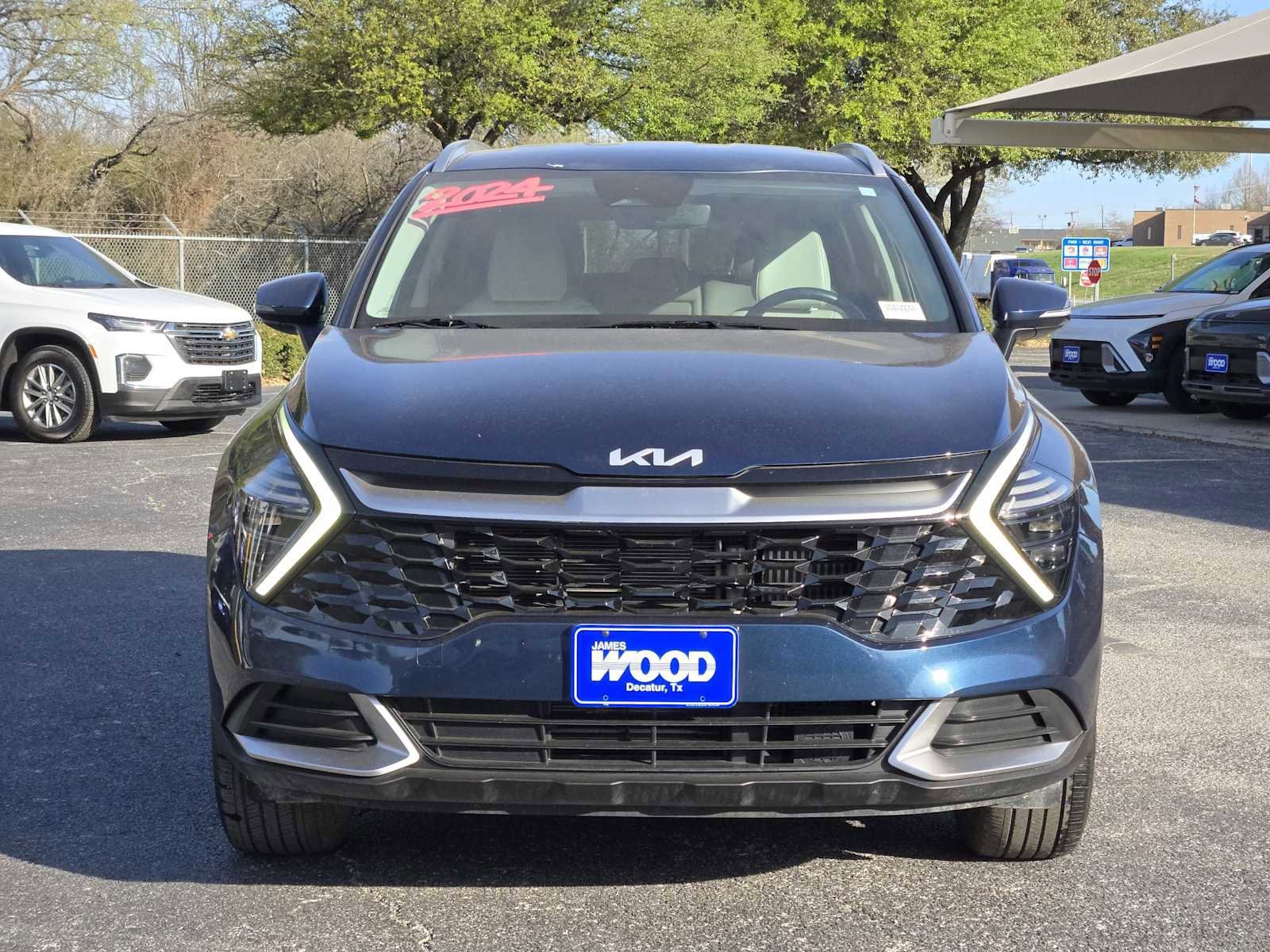 Used 2024 Kia Sportage EX image 2