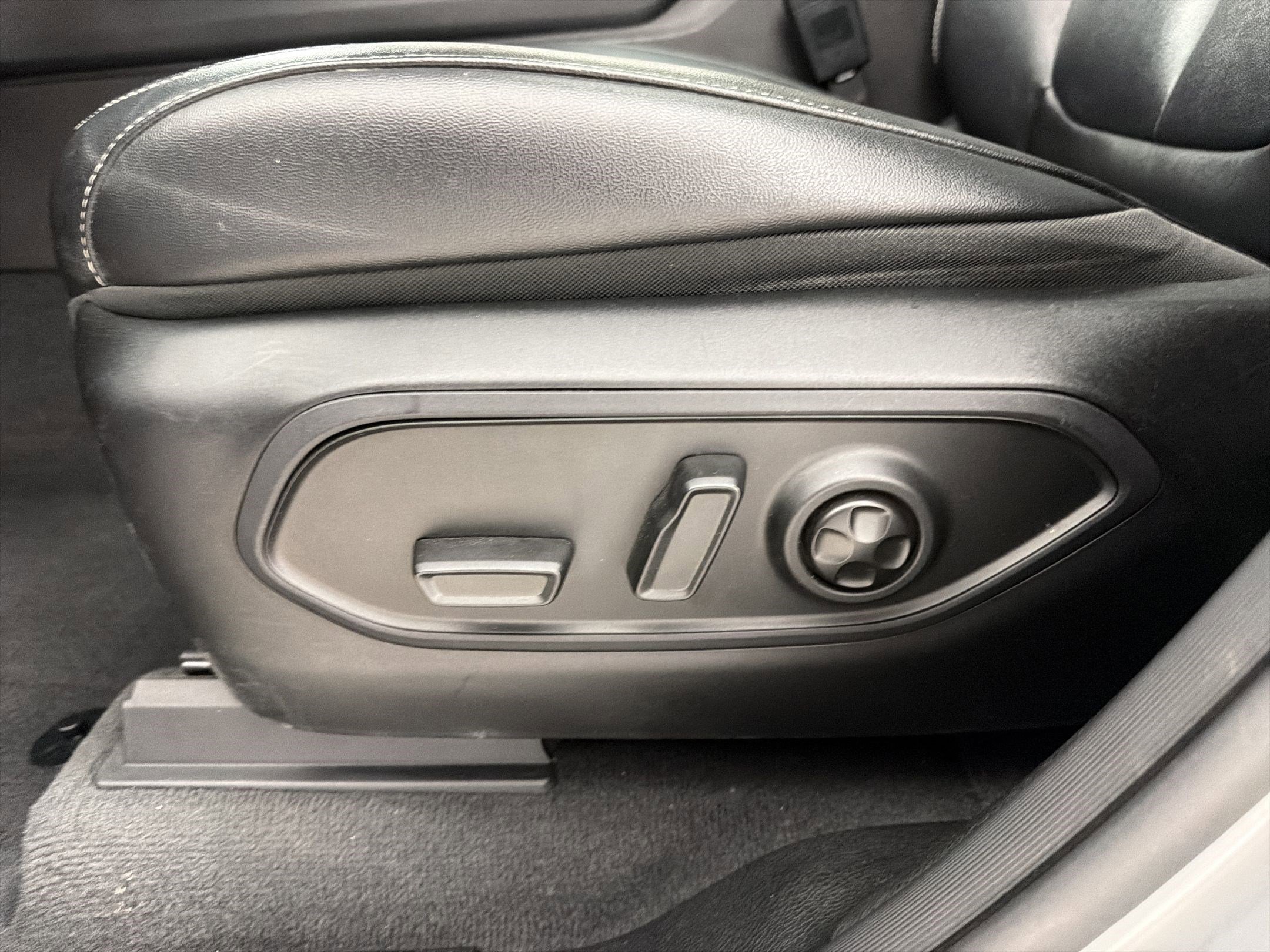 Used 2021 Jeep Grand Cherokee L Limited RWD image 12