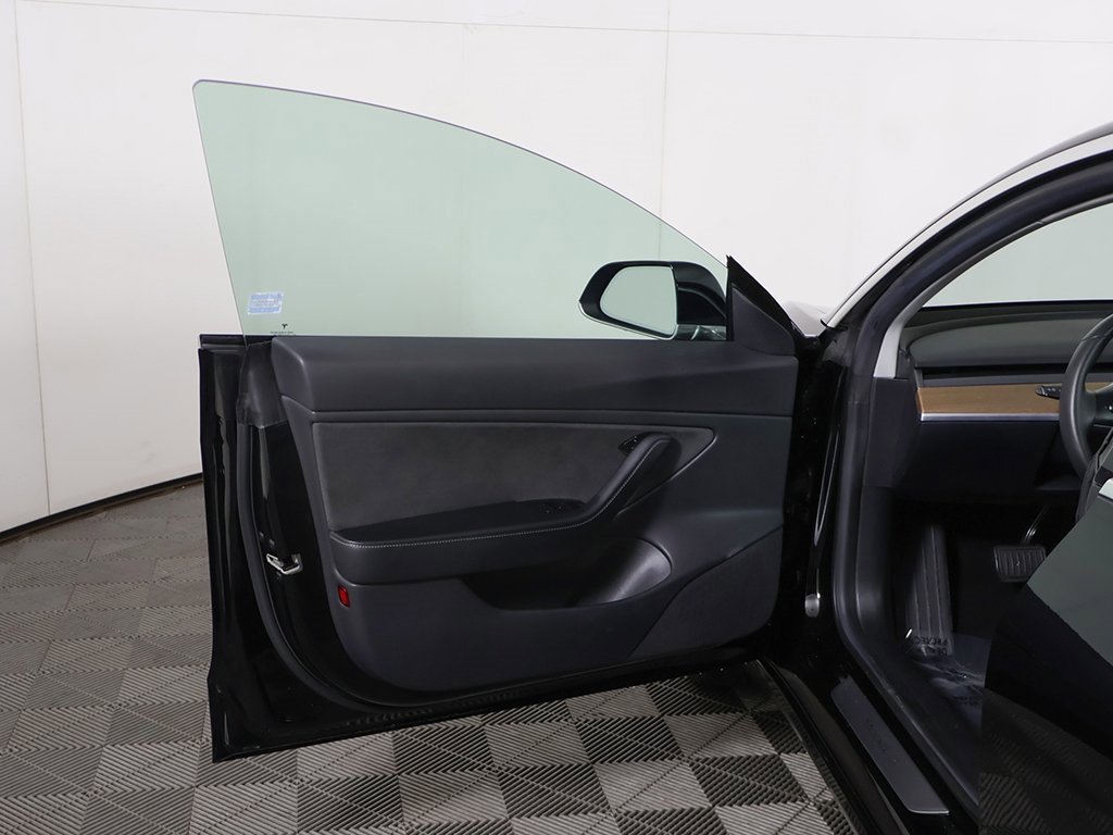 Used 2019 Tesla Model 3 Standard Range Plus image 21