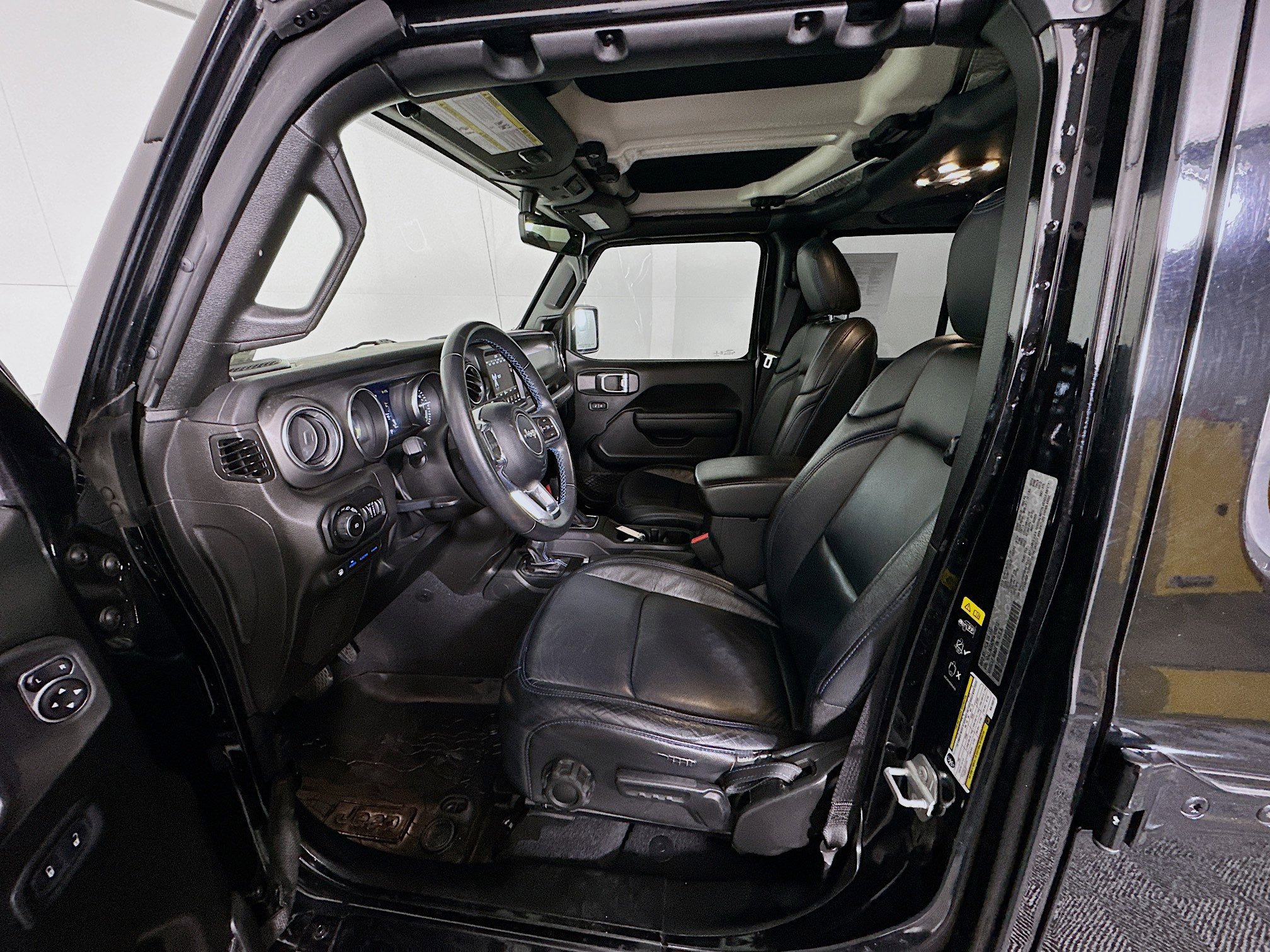 Used 2022 Jeep Wrangler Unlimited Rubicon 4xe AWD/4WD image 13