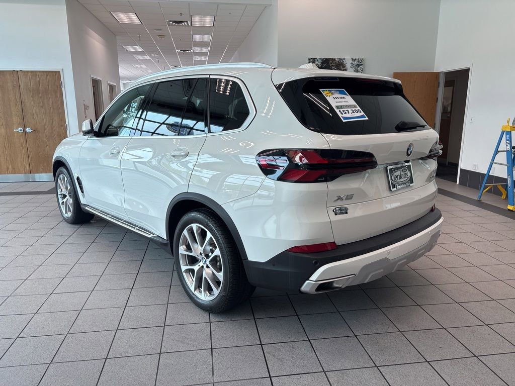 Used 2024 BMW X5 xDrive40i w/ Premium Package AWD/4WD image 4