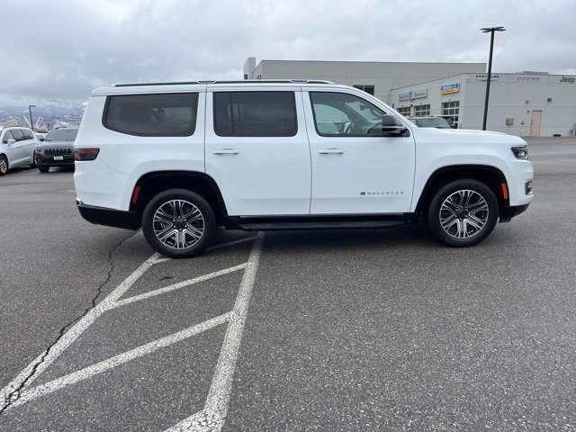 Used 2024 Jeep Wagoneer Series II w/ Flexible Seating Group image 2